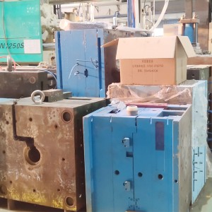 Висококачествена шенженска плесен Фабрика Персонализирана машина за шприцоване на пластмасови части