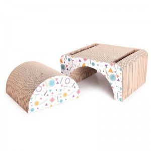 Комбинация от квадратна табуретка и котка