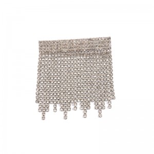 Темперамент, пълен с тракторна брошка