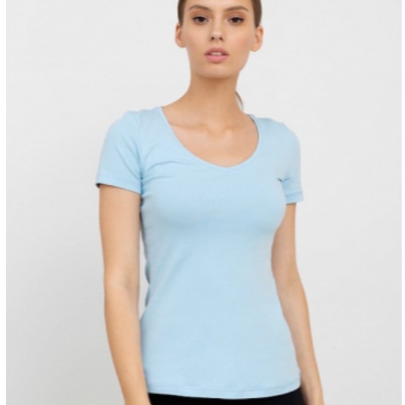Slim fit тениска в светло синьо