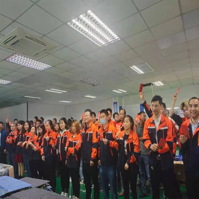 Червените пликове на Нова година