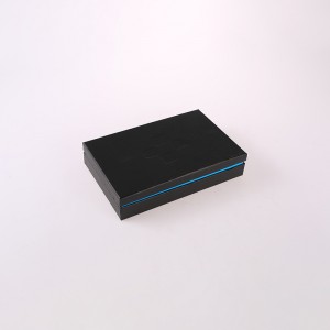 Черна кутия с лого