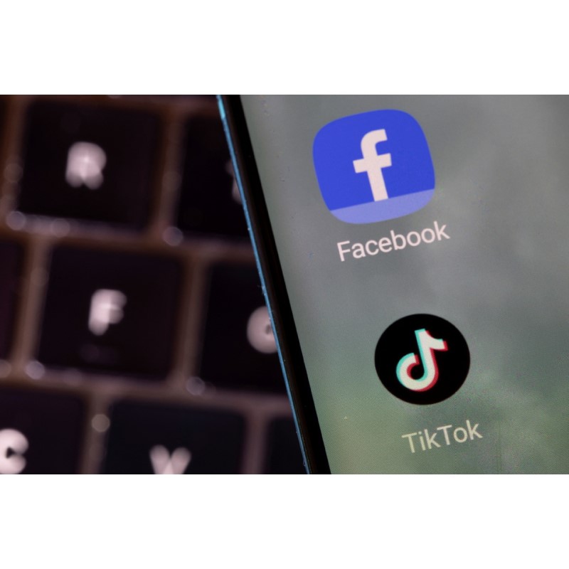 Майка, финансирана от родителите във Facebook срещу Tiktok