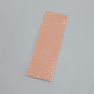 Много оцветена тъкан хартия за занаятчийски проекти, декориране или потребности от подаръци за подарък