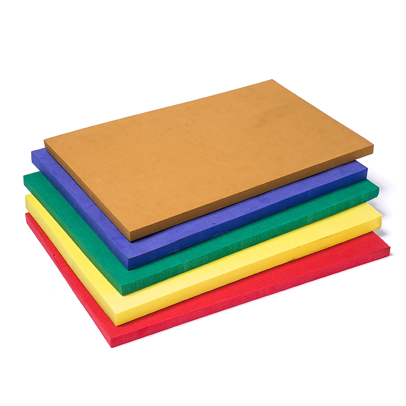 Инжекционно формована EVA пяна срещу компресионна EVA