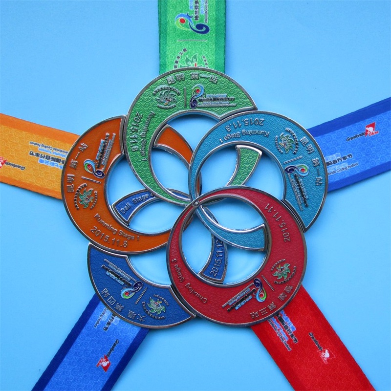 Пет в едно спортно събитие Комбинирани медали за сувенири