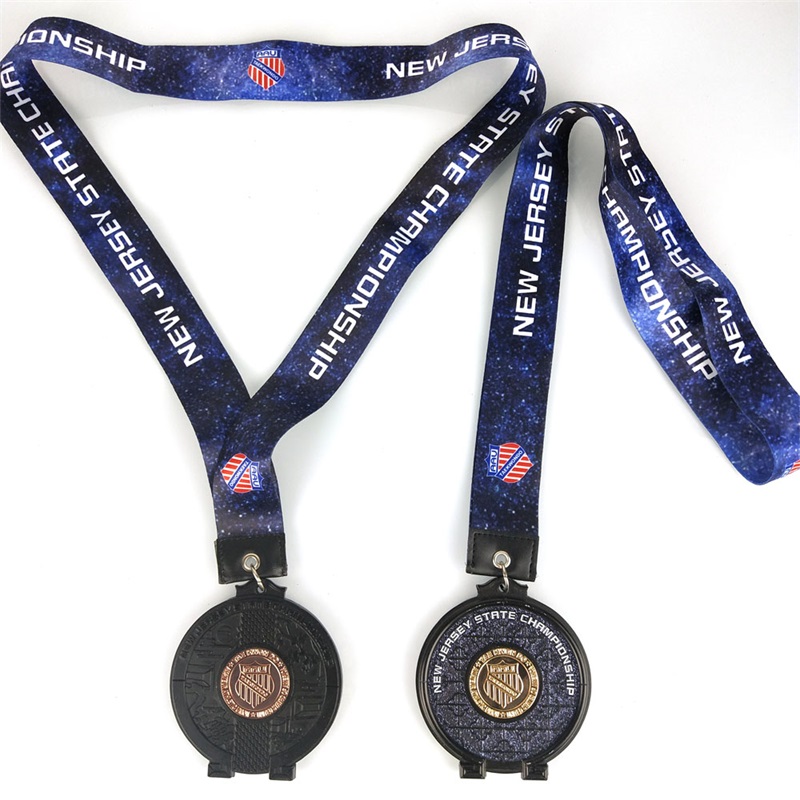Ръчен дизайн Състезателна метална стъклена медали Антични Пларени Зимни игри 2022 Медали