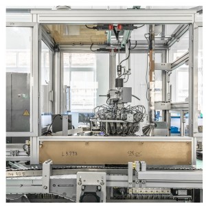 Система за залепване на прилагане на уплътнител