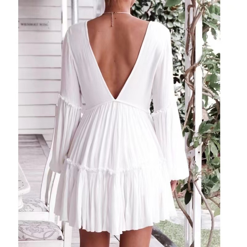 Лятна модна бяла рокля с фенер с v-образно деколте