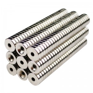 Цилиндричен магнит на главата