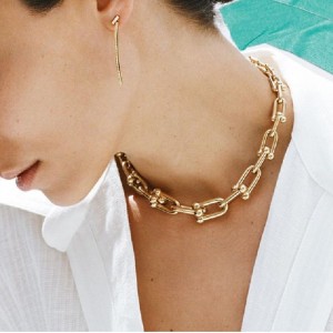 Колие с дебела верига женска Европа и Съединените щати Ins Light луксозна ниша на кокара за подковани букви