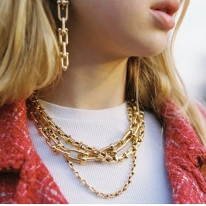 Колие с дебела верига женска Европа и Съединените щати Ins Light луксозна ниша на кокара за подковани букви