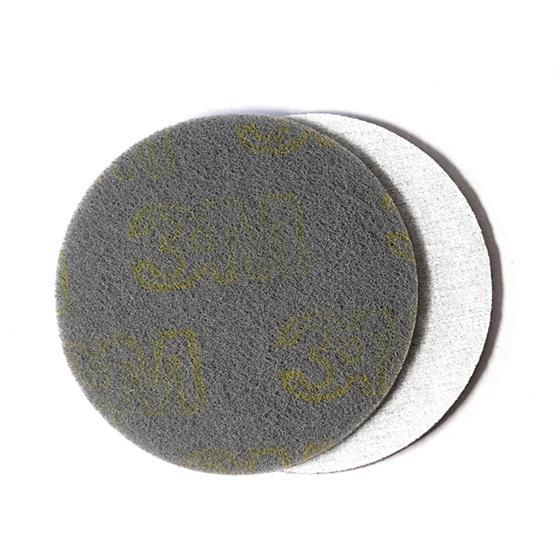 Как се поддържа и почиства машината?