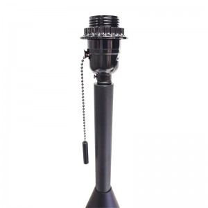 Black Finish Desk Lamp с превключвател на веригата за дърпане в стаята