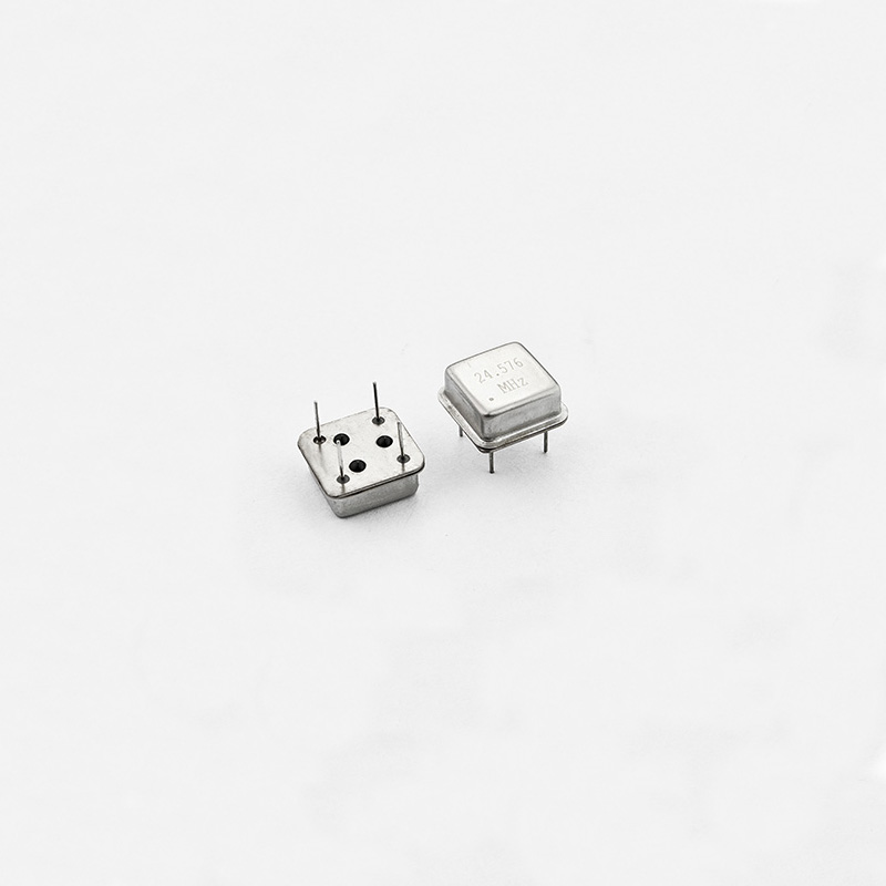 Стандартен часовник осцилатор 12x12mm