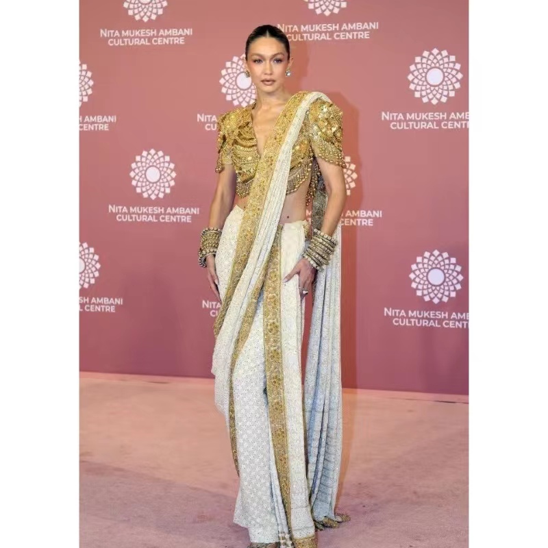 Влияние на знаменитостта/landscape модел/elegance&традиционна култура/2024-25 есента зима/street фотография/liu ting колона