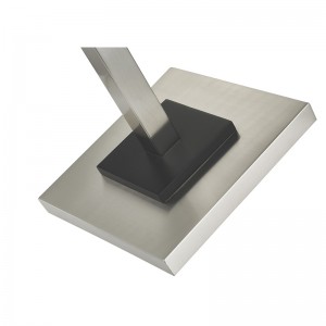 Метална лампа на хотел с четка никел и черен акцент в стаята