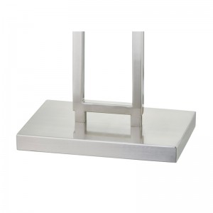 Диван на хотел Marriott до лампа с пода с четка никел до стаята