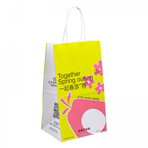 Търговия на едро Kraft Paper Bag Black Gift Shopping Paper Bag с лого за дрехи Персонализирана чанта за опаковане