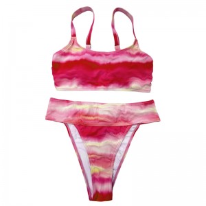 Розово-розов градиент с широки комфортни плисета на рамото