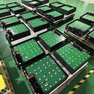 Енергийно съхранение 51.2v 100AH ​​200AH WALL&RACK 2 в 1 Монтиран Lifepo4 слънчева литиева батерия с интелигентен LED екран&мобилно приложение