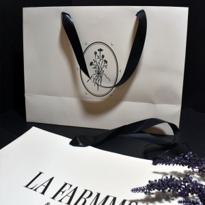 Елегантна крафт чанта с панделка