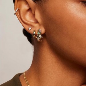 14-каратово златно покритие 925 стерлинги сребро Posts Chunky Huggie Earrings for Women Multi-Цветен кубичен цирконий Изящни обеци с обръч Lucky Glow Подков...