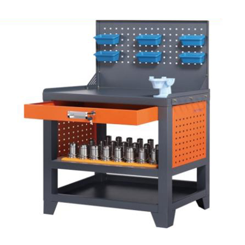 Сиво стърчи - Платферната пейка Vise Workbench