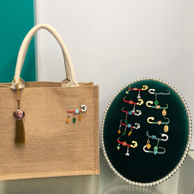 Китайски-Стил късметлия брошка