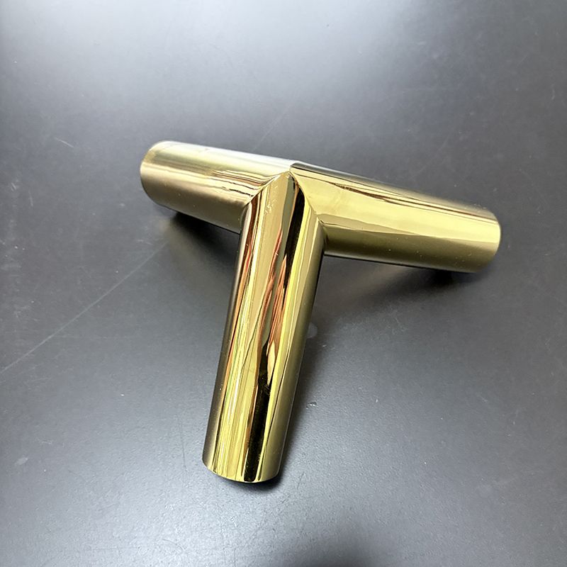 Злато от неръждаема стомана Zotye Gold Triangular Three-орнамент на куха стойка