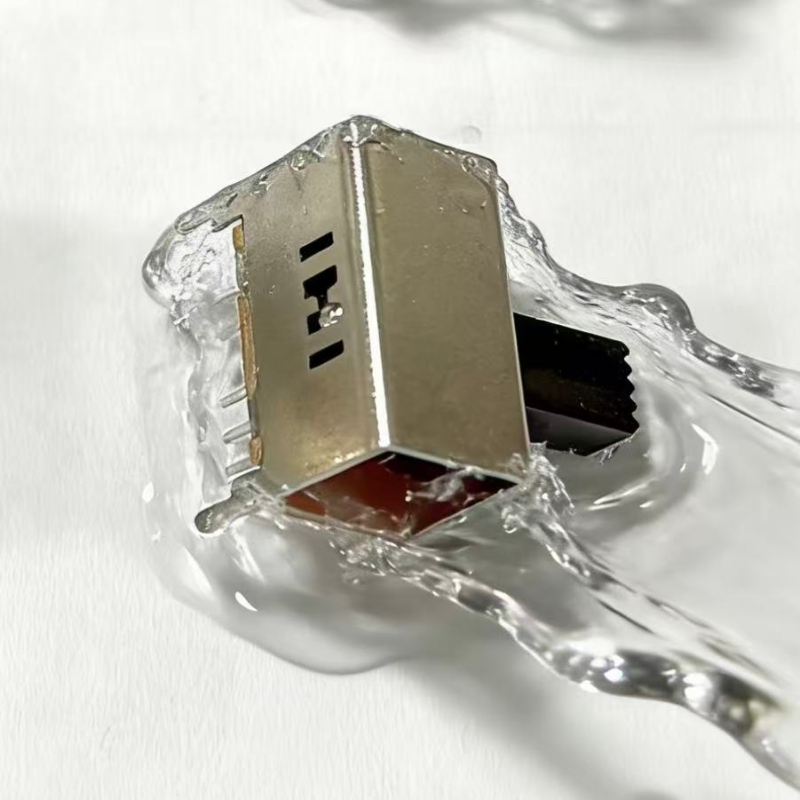 IP67 срещу IP68: Какво\\Каква е истинската разлика във водоустойчивите оценки на защитата на превключвателя?